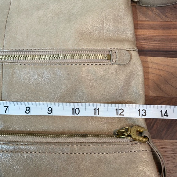 HOBO Leather Shoulder Bag Boho Slouchy Zip Top Pockets Fringe Neutral Classic - Picture 15 of 16